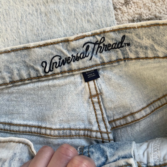 Universal Thread Light Wash Mom Jeans - Picture 5 of 5